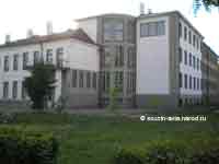 здание МУПК и гимназии