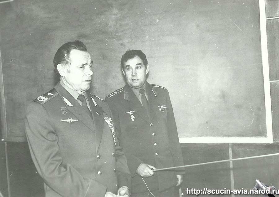 М.А. Григоренко с главным маршалом авиации Кутаховым