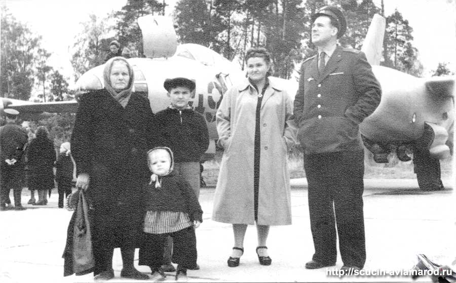 М.П. Кремешный с семьёй