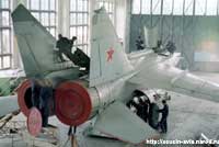МиГ-25РБ в ангаре ТЭЧ 10го орап