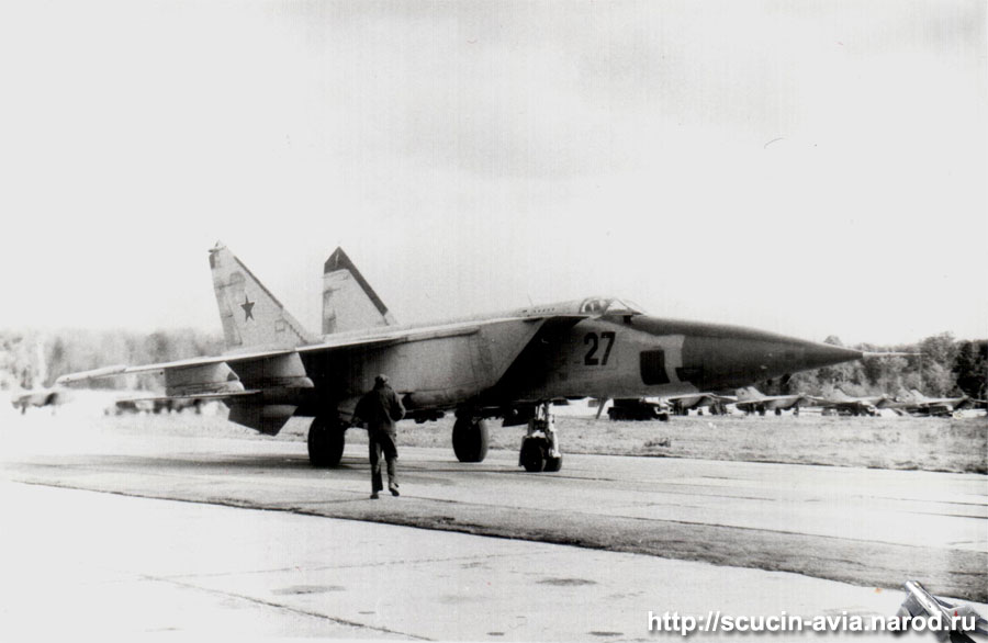 МИГ-25БМ перед выруливанием