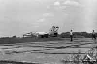 посадка МиГ-25РУя