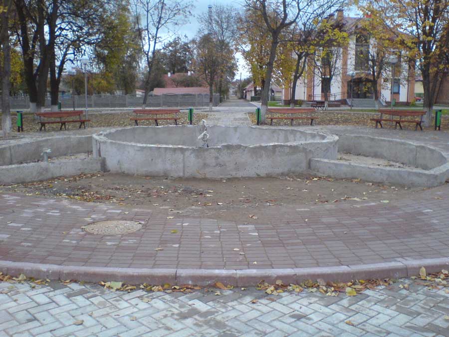 Центр Щучина. Здесь в парке когда-то будет фонтан.